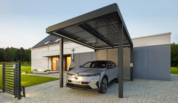Abri solaire pour voiture : carport équipé de panneaux photovoltaïques offrant une protection efficace contre les intempéries et une production d'électricité renouvelable.