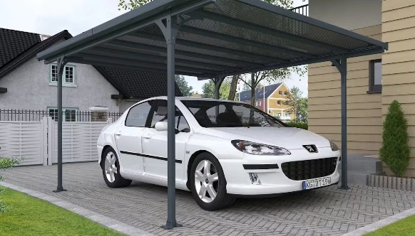 Carport aluminium haut de gamme doté de stores à lames rétractables pour moduler l'ensoleillement, préserver votre véhicule et optimiser votre espace extérieur.