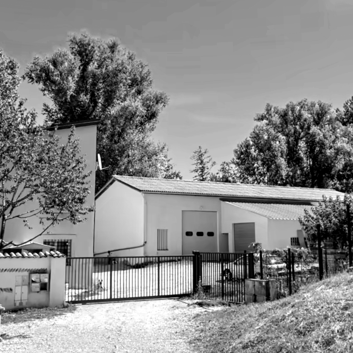 Chez Allure Edifice nous sommes spécialisés dans la conception et l’installation de pergolas bioclimatique et de carports solaires